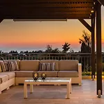 Luxury Karmaniolos Kefalonia * فيسكاردو
