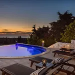 Luxury Karmaniolos Kefalonia * فيسكاردو